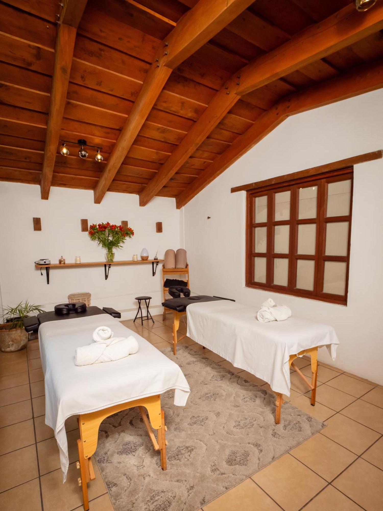 Hotel Cacique Real Antigua Exteriör bild