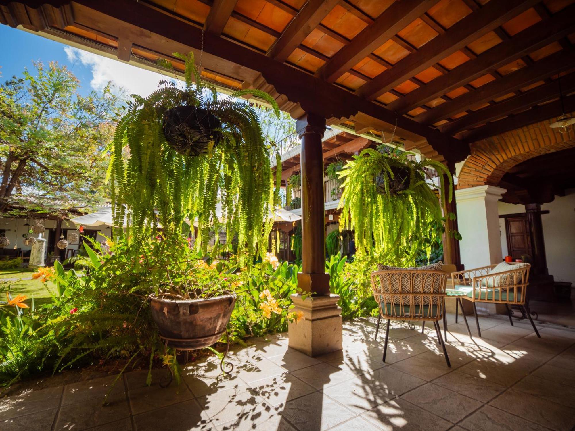 Hotel Cacique Real Antigua Exteriör bild