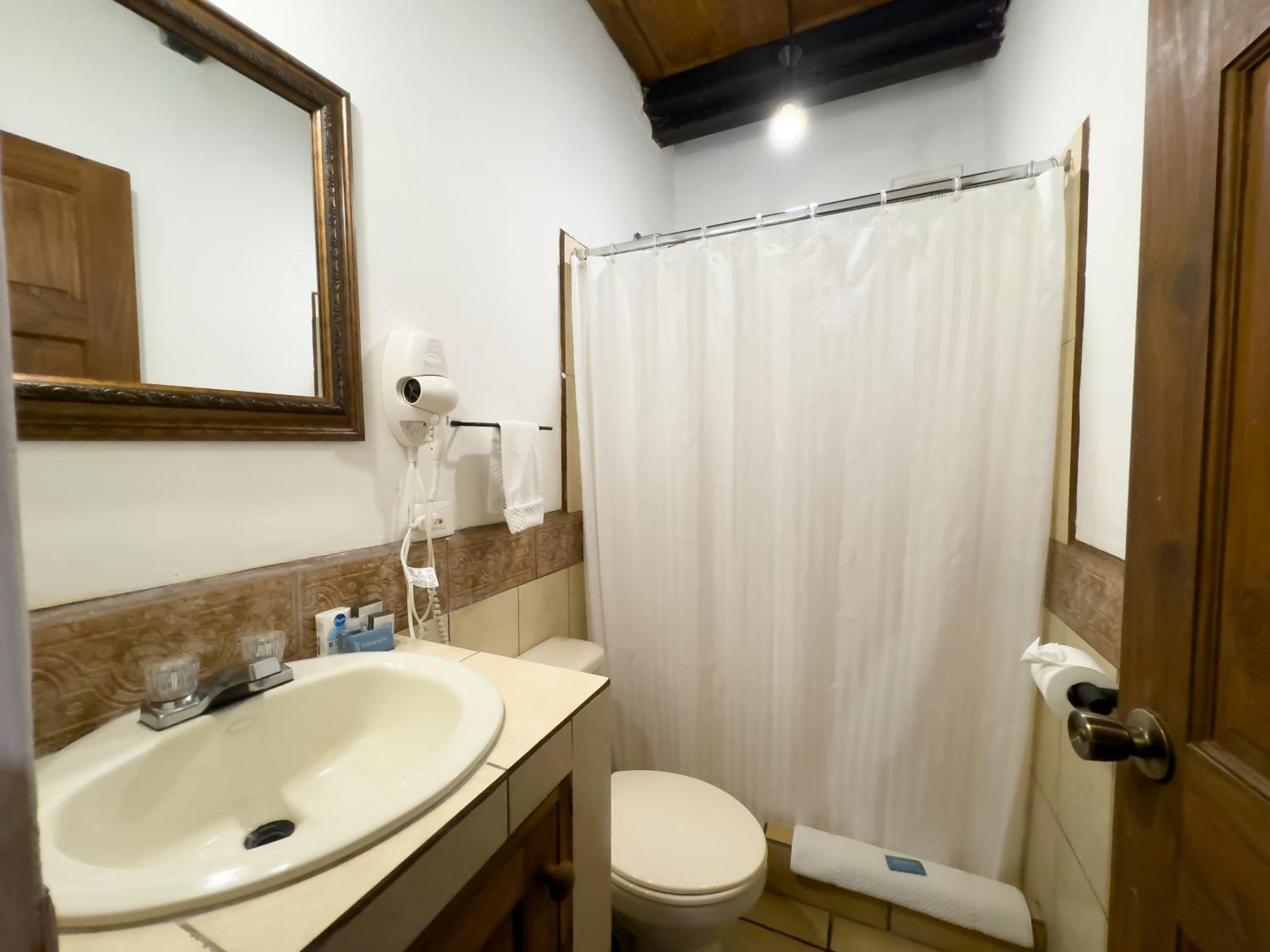 Hotel Cacique Real Antigua Rum bild