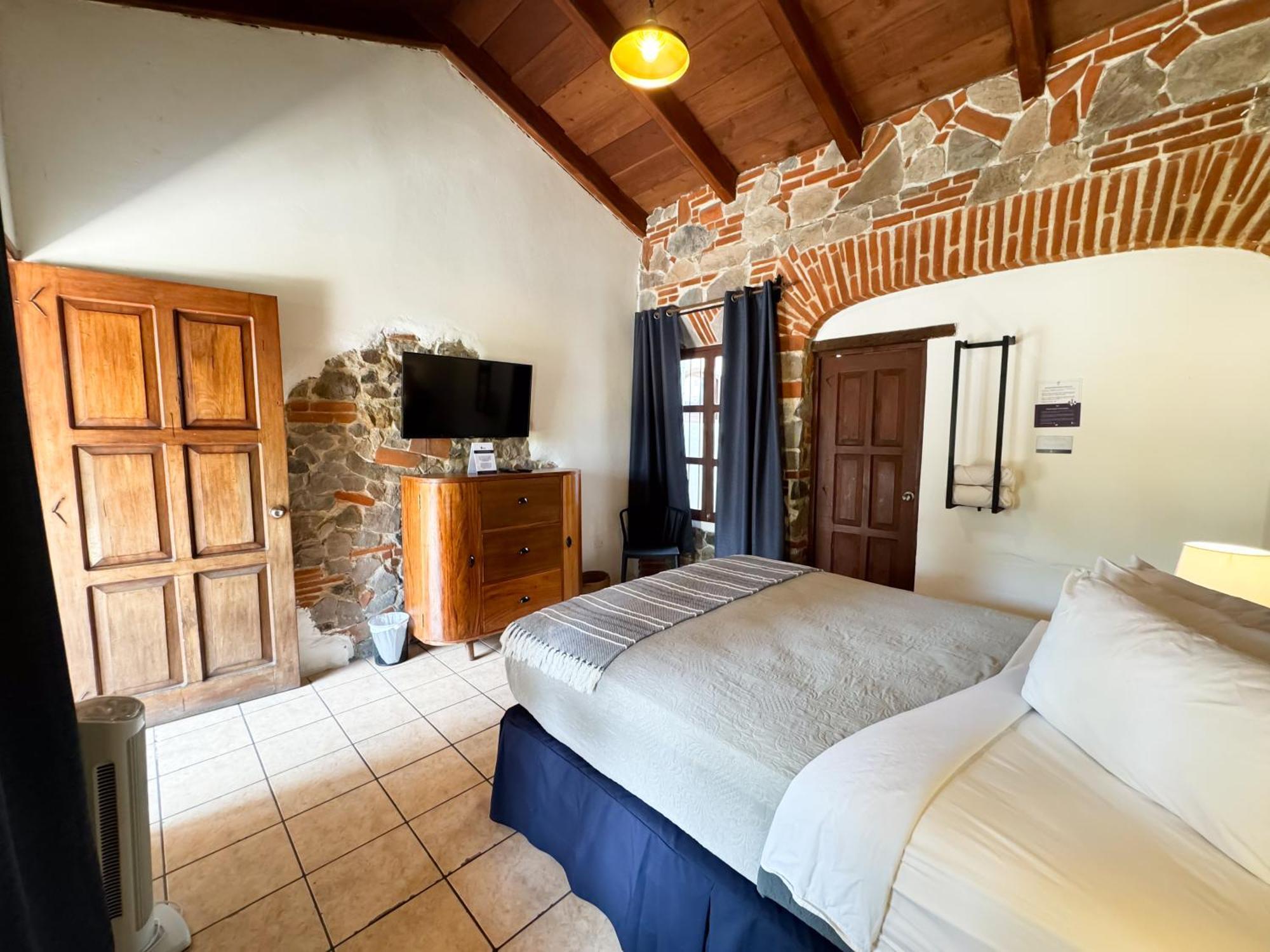 Hotel Cacique Real Antigua Exteriör bild