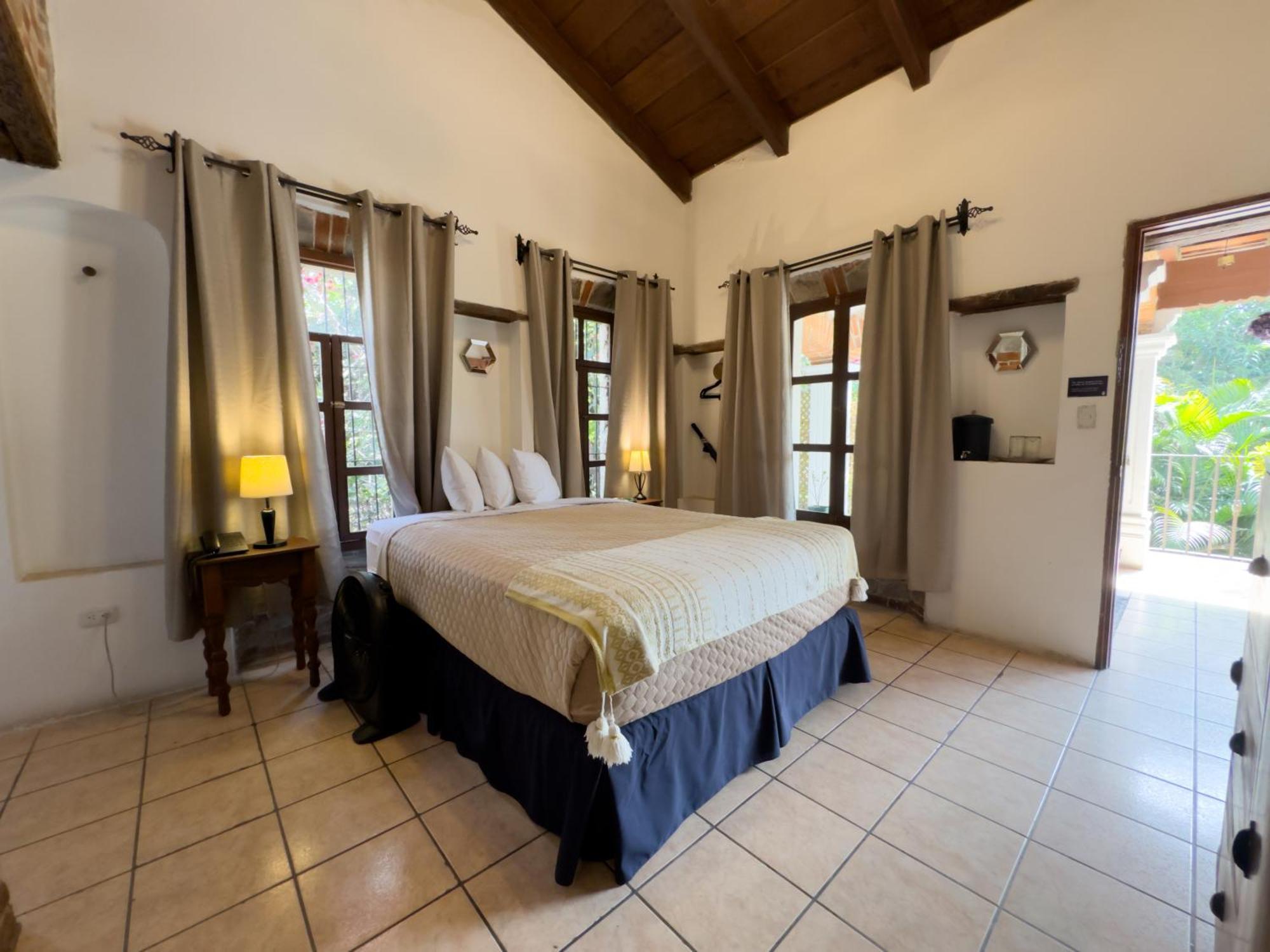 Hotel Cacique Real Antigua Exteriör bild